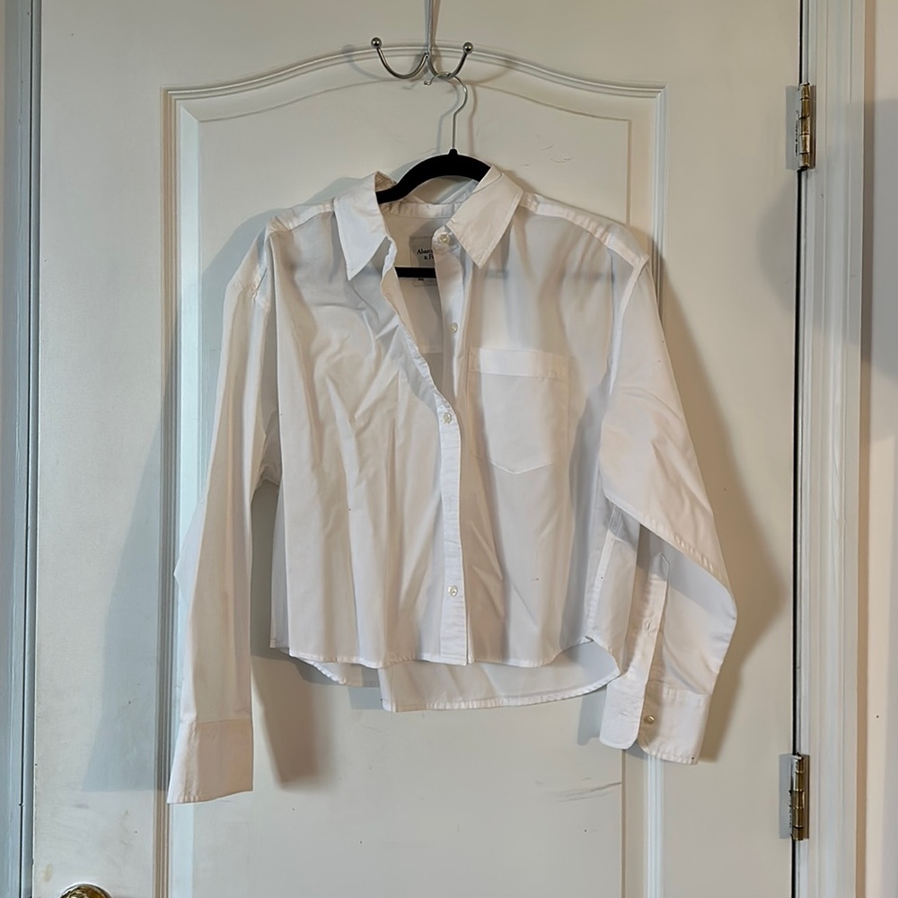 abercrombie white cropped blouse